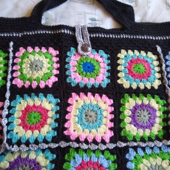 Granny square vintage style crochet handbag - Picture 3 of 3